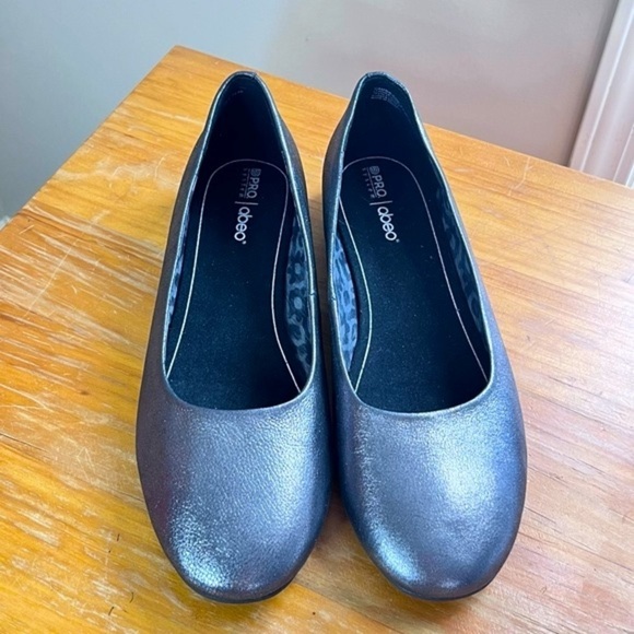 Abeo PRO Cambridge Round Toe Metallic Leather Flats - Picture 3 of 13